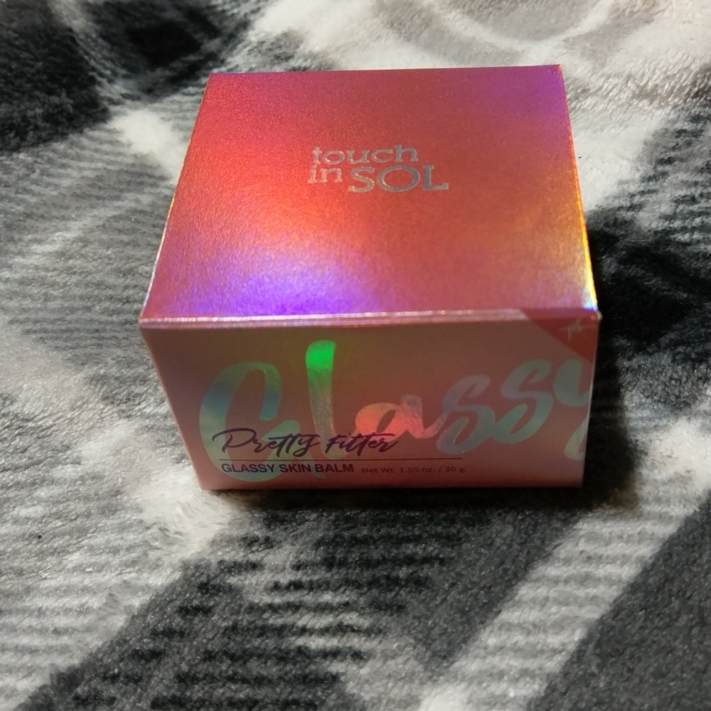 Pretty filter glassy skin balm